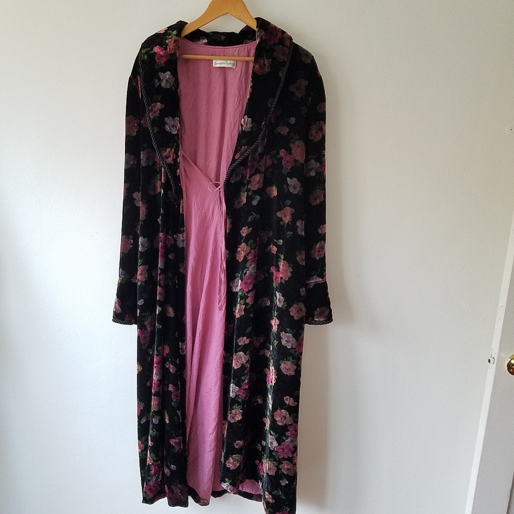 Vintage 1970's Georgette Trabolsi Floral Velvet Shawl Collar Robe - Picture 3 of 16